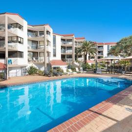 Casablanca Beachfront Apartments, hotel di Caloundra