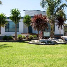 Cambroe - Spacious Family Retreat, hotel in Lakes Entrance