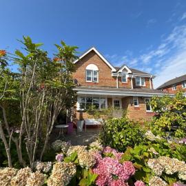Spacious 4 bedroom detached house by the sea, hotel u gradu Newquay