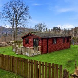 Braeknowe Scottish Cabin Getaway, hotelli kohteessa Dunkeld