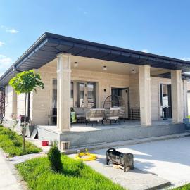 Коттедж на лучшем берегу Иссыкуля Апорт, hotel a Bosteri