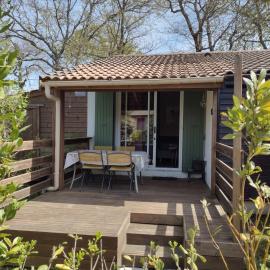 Le petit chalet du Lac Hourtin – hotel w mieście Hourtin