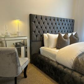 Comfortable room ,shared kitchen,5 min to the beach and O2 academy