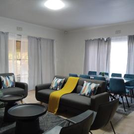 Five-Bedroom House at 27 Baobab Avenue, Birchleigh, Kempton Park, Backup Power Supply, hotel a Kempton Park