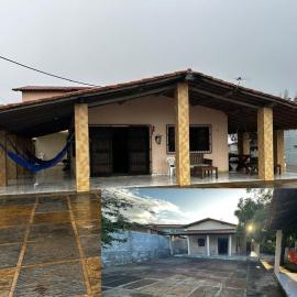 Casas de Praia do Coqueiro com AR e varandas, hotel in Luis Correia