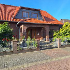 Monteurhaus Wahrenholz - Parkplatz, WLAN & TV, hotel in Wahrenholz