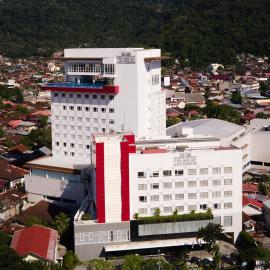 The ZHM Premiere Padang, hôtel à Padang