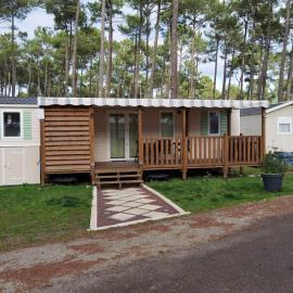 Mobil-home Mick et Stefie, hotel u gradu Saint-Julien-en-Born