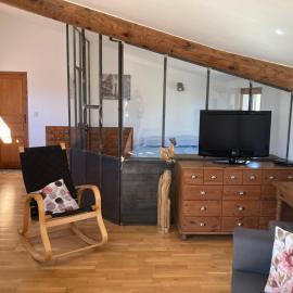 Appartement dans un cadre verdoyant, hotel en Puimoisson