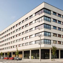 Amro Pamplona - Albergue Juvenil, hotel in Pamplona