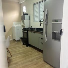 Kitnet bem equipada para 2 pessoas, hotel in Curitiba