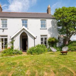 Boho Family Escape near Dunraven Bay with Sea Views, hotel a Southerndown