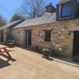 Calme et confort, charmante longère bretonne, hôtel à Landerneau
