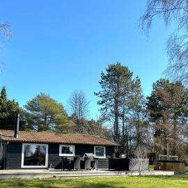 Summer House With Wilderness Bath By Kårup Forest, ξενοδοχείο σε Fårevejle