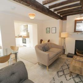 The Old Stables - Pet-Friendly Stay Near Ruthin Castle with Parking