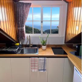 Sea & Mountain View Lombo de Cima House BBQ & Wifi, hotel a Santana