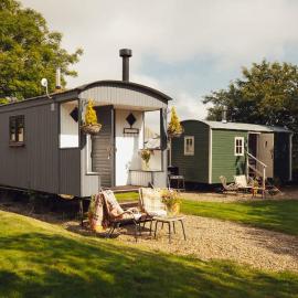 Lomu - Cosy Coastal Shepherd's Hut with Log-Burner and WiFi, hotel di Haverfordwest