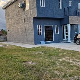 Villas long term rental In A Gated Community in May Pen Clarendon, hotel din May Pen