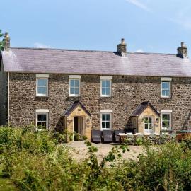 Spacious Farmhouse Retreat with Hot Tub, sleeps 12