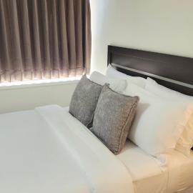 Modern One Bedroom Apartment with Gym, hotel v mestu Tulsa