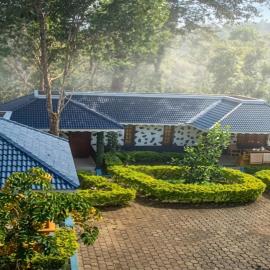 Kuruva Castle Cottages "A Jungle , Island , Nature & Village Retreat", hótel í Chegāt