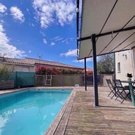 Villa Avec Piscine , à 15 MIN des plages idéale pour visiter Beziers & Narbonne, hôtel à Lespignan