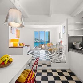 Villa Capodanna, au coeur de la vieille ville, maison de village avec magnifique vue sur la mer، فندق في مينتون