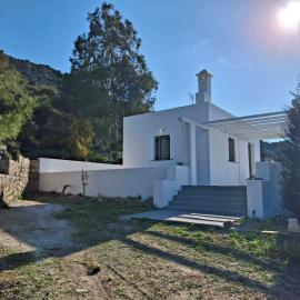 Sophia's Ralaki Cottage, hotel a Ralaki