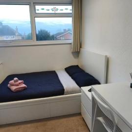 Cosy Small Double Room in Quiet Shared House