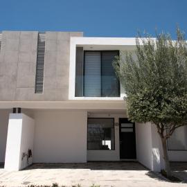 Residencia Espaciosa con Alberca y Aire Acondicionado en El Refugio, hotell i San José el Alto