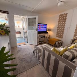 Cosy Coastal Hideaway