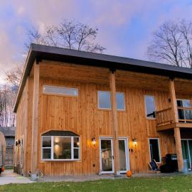 Secluded Private Retreat with Cabin & Vintage Airstream, hotel in Alpine