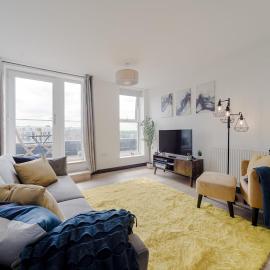 A bright step-free 2 bed 2 bath apartment with a sunrise balcony in Dartford Perfect for contractors, corporate workers, and families, it offers fast WiFi, free parking rapid access to M25 and Dartford Crossing