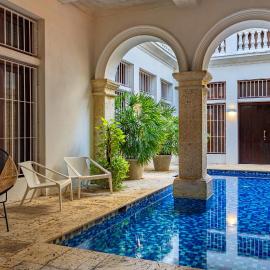 Dream Villa with Pool & Jacuzzi in Ciudad Amurallada