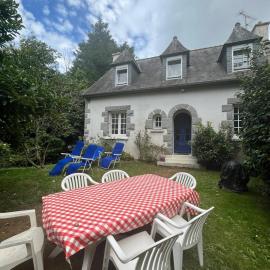 Grande maison bretonne avec jardin