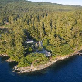 Valhalla The Loft (Oceanfront Hot tub), hotel in Salt Spring Island