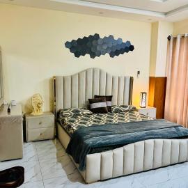One Bed Apartment Furnished Flat Family Building Bahria Town Phase 7, hotel u gradu 'Rawalpindi'