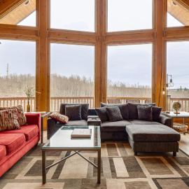 Spacious Mountain Lodge: 5 Private Acres, Fire Pit