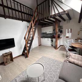 Appartement Le Refuge à deux pas du Château de Maintenon، فندق في ماينتينون