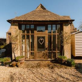 Stunning Barn in the Heart of The Cotswolds, Hotel in Clapton