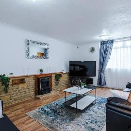 Comfort Place, 3-Bedroom House in Sale - Sleeps 6, hotel in Sale