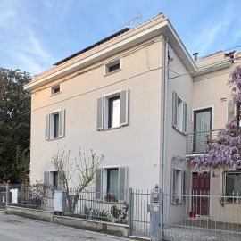 B&B Glicine, hotel in Civitanova Marche
