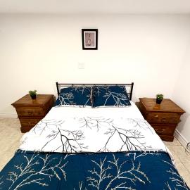 8mins to Pearson airport -2mins to shopping mall & HW 401, hotel di Toronto