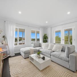 Spacious 4BR Home Near Hobart Airport Perfect for Families، فندق في كامبردج