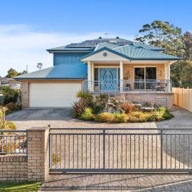 The Hillwood Manor - Huge 5BR House Minutes to Jervis Bay & Huskisson, hotel in Erowal Bay