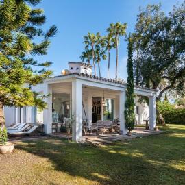 Villa Familiar con Piscina – hotel w mieście Sotogrande