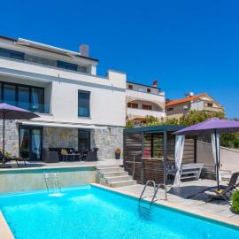 Beautiful Villa Estate 1 in Island of Krk, хотел в Корнич