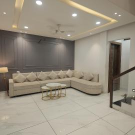 Luxury 3BHK Villa with Bathtub And Penthouse, Hotel in Indore