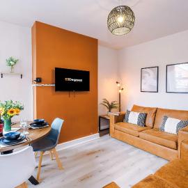 Perfect Modern 4 Bed in Crewe, Great for Business by 53 Degrees Property