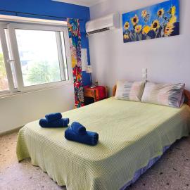 Studio By the Beach، فندق في Saronida